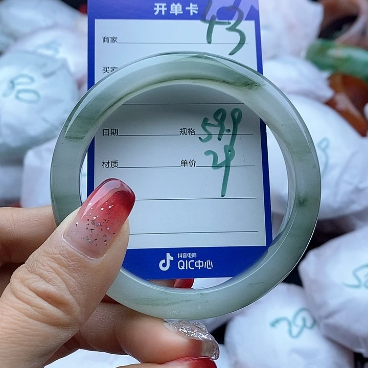 石英质玉手镯未镶嵌