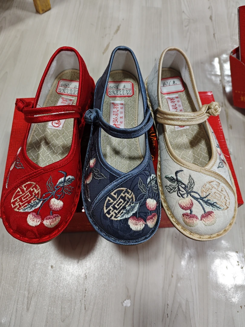 5x1076超轻底外上线高端国风刺绣女鞋