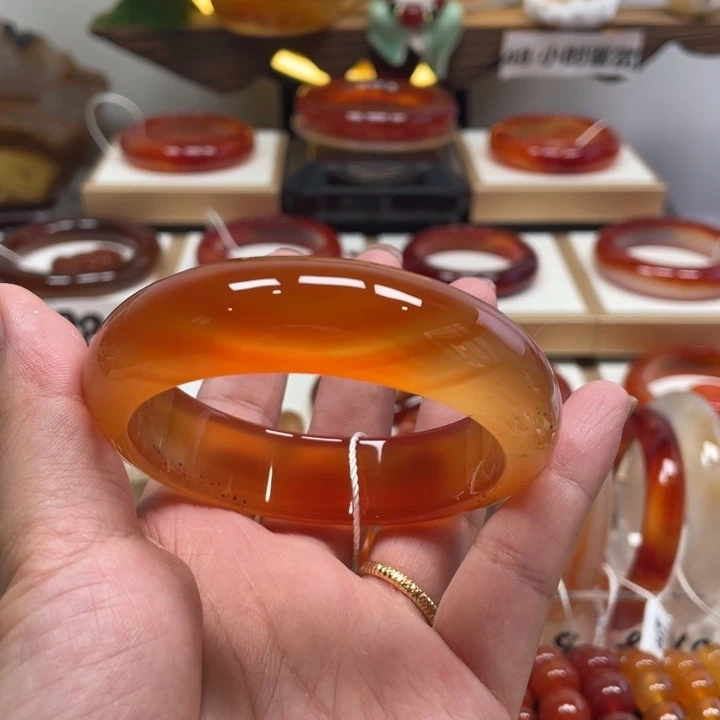 玛瑙/玉髓手镯未镶嵌