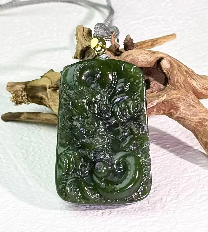 玛纳斯碧玉-龙牌吊坠厚装随机发瑕疵