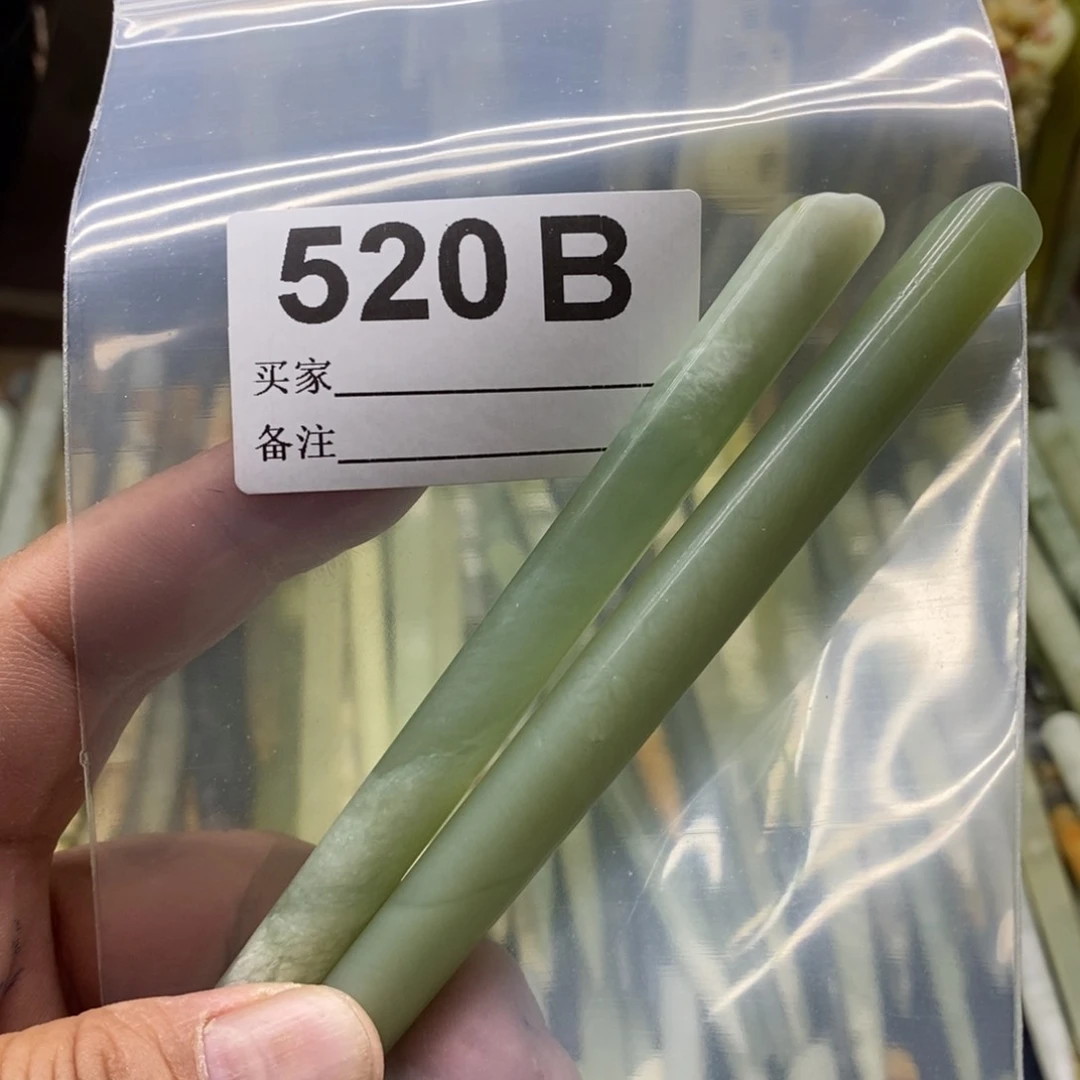 透闪石-蛇纹石玉发饰未镶嵌忆*