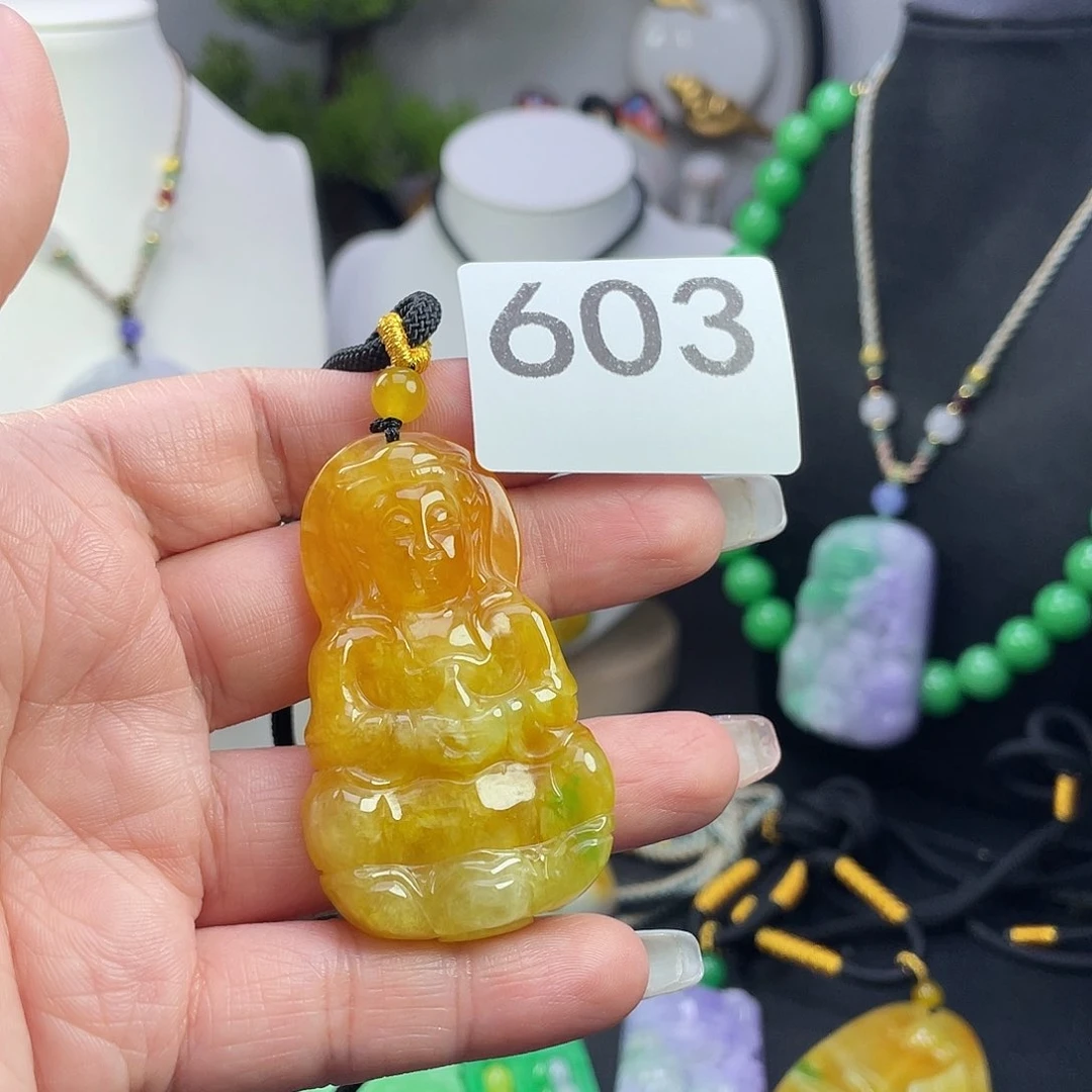 翡翠未镶嵌吊坠(赠链)