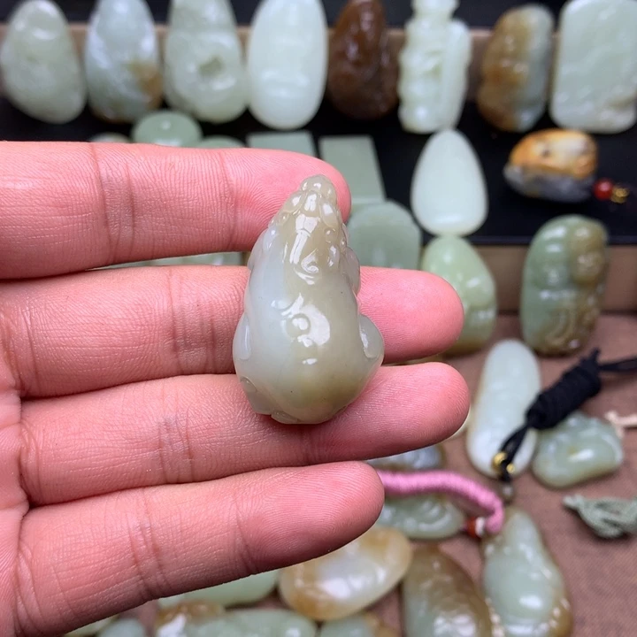 和田玉（糖玉）未镶嵌颈饰