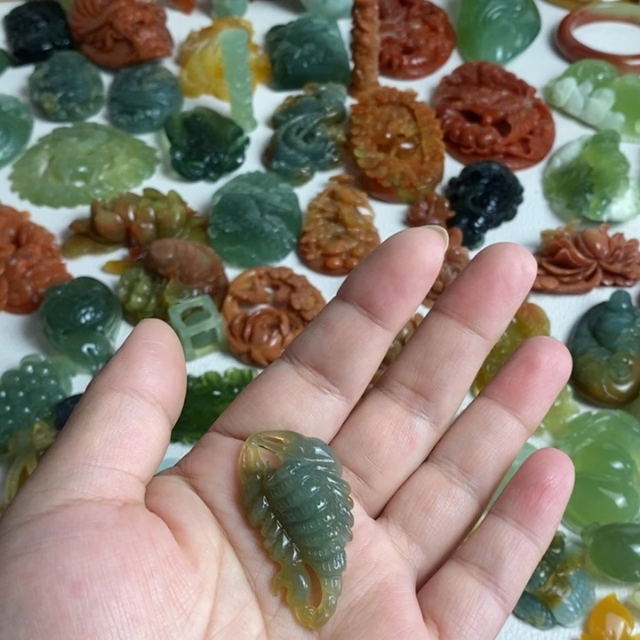 蛇纹石玉颈饰未镶嵌