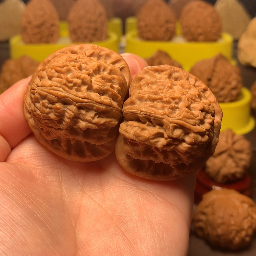 文玩核桃吊坠白狮子42全品