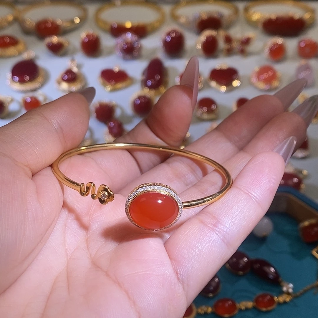 南红玛瑙18K金镶嵌手镯（开口镯）