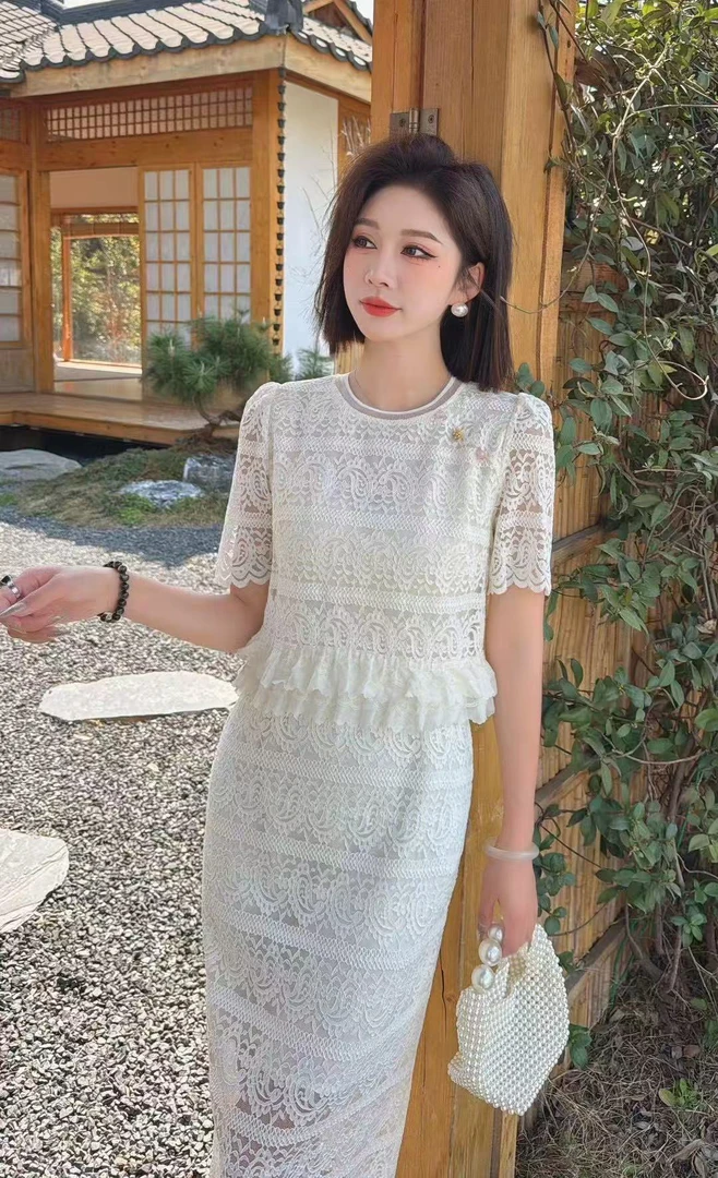 秋秋精选新款腰间花瓣边蕾丝假两件修身显瘦连衣裙