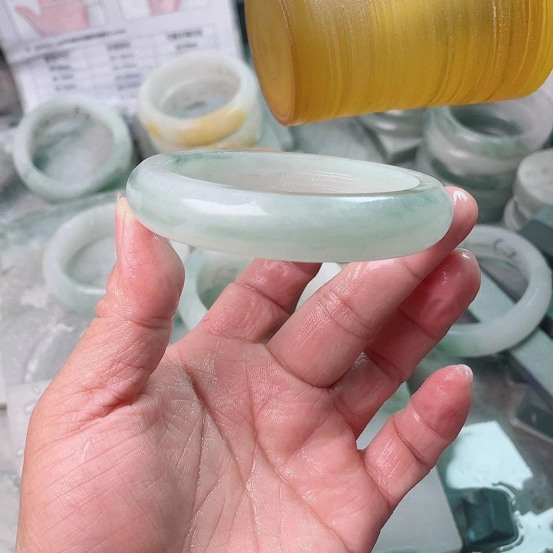 夏***妈定制石英质玉（天山翠）