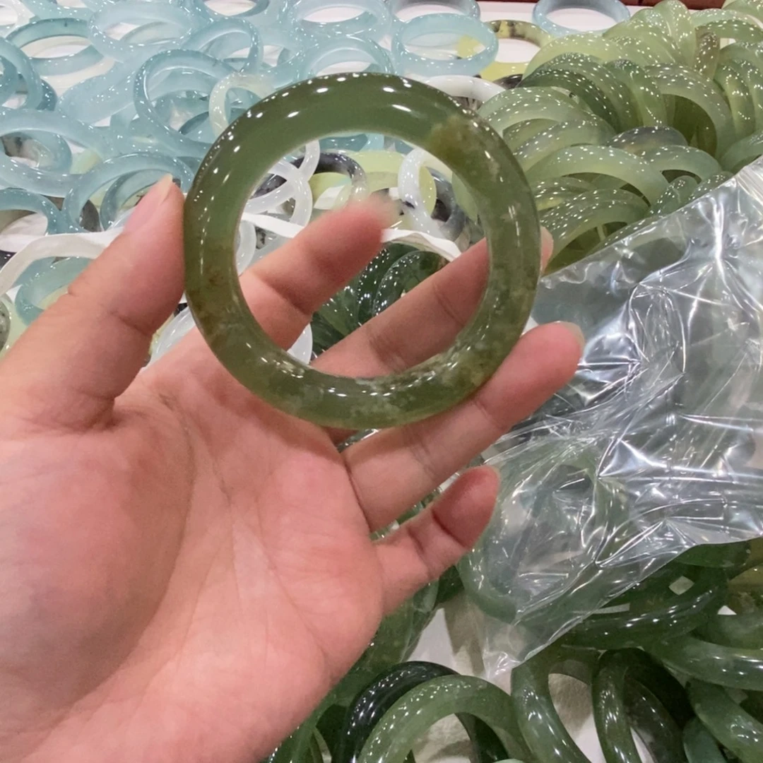 楚***.蛇纹石玉未镶嵌手镯不退换