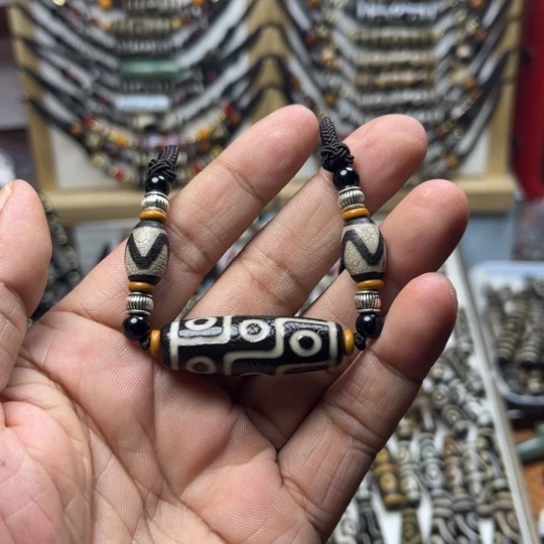 曾***铭玛瑙/玉髓颈饰未镶嵌