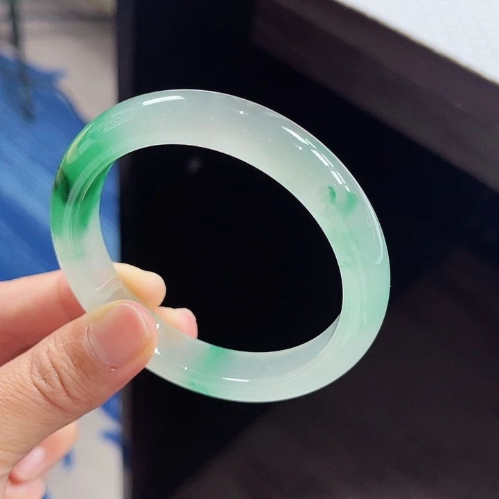 石英质玉未镶嵌手镯