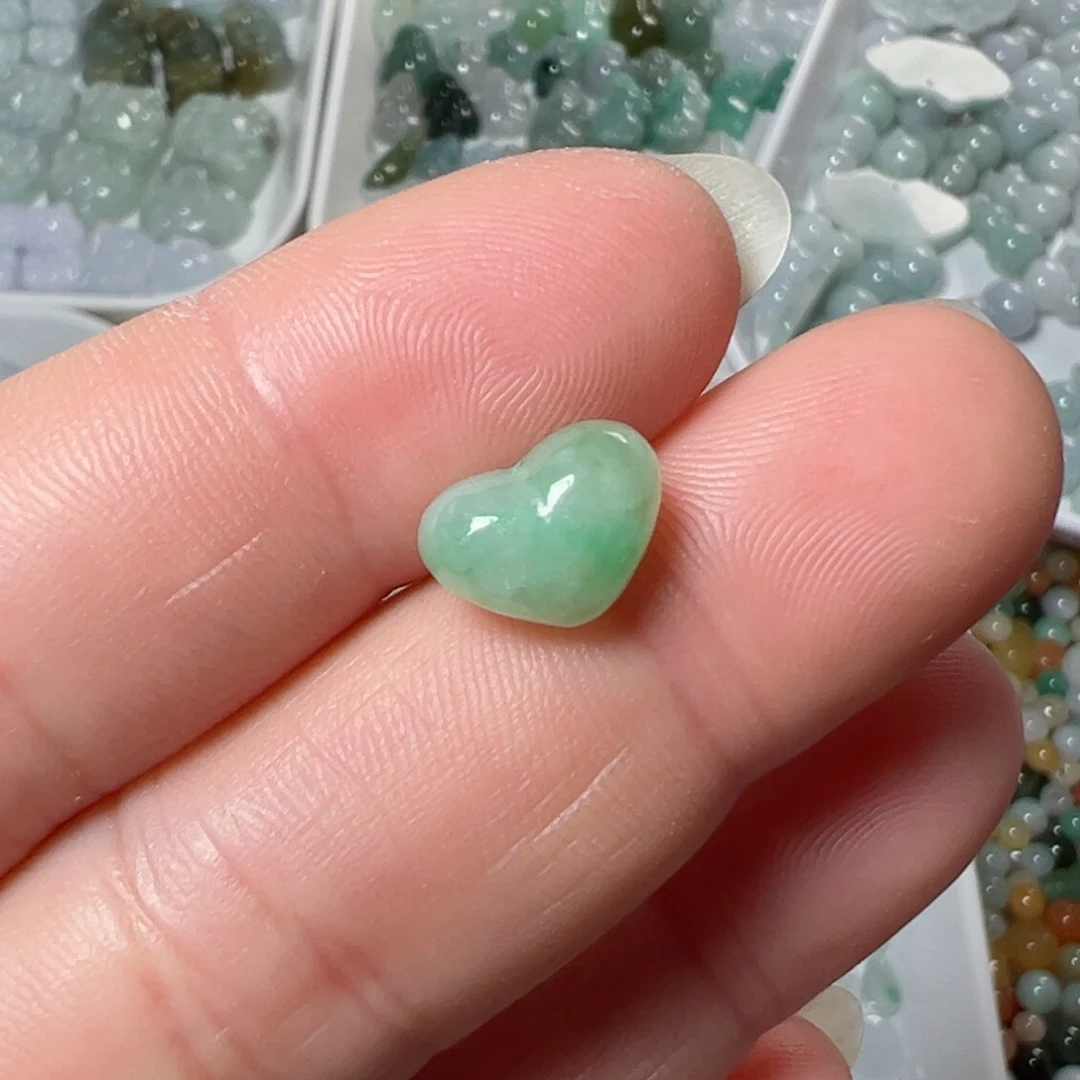 翡翠颈饰未镶嵌用****2通孔爱心11.6*8.4*7.2