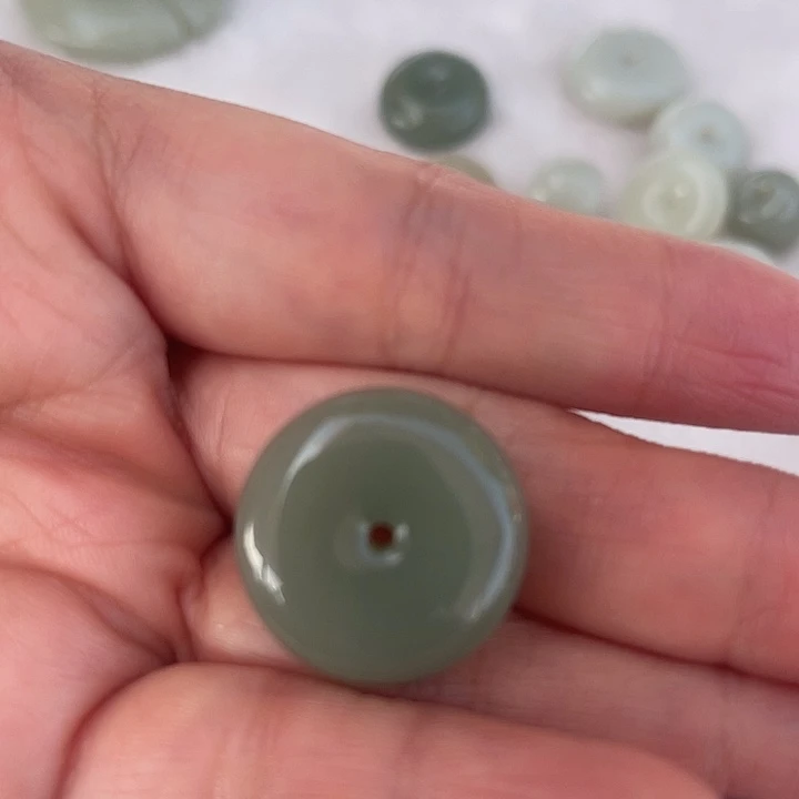 我***和田玉未镶嵌颈饰