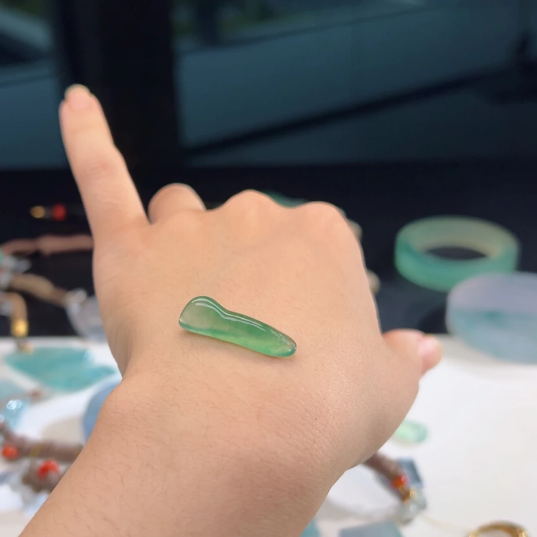 【闪购商品】翡翠裸石大地舍利