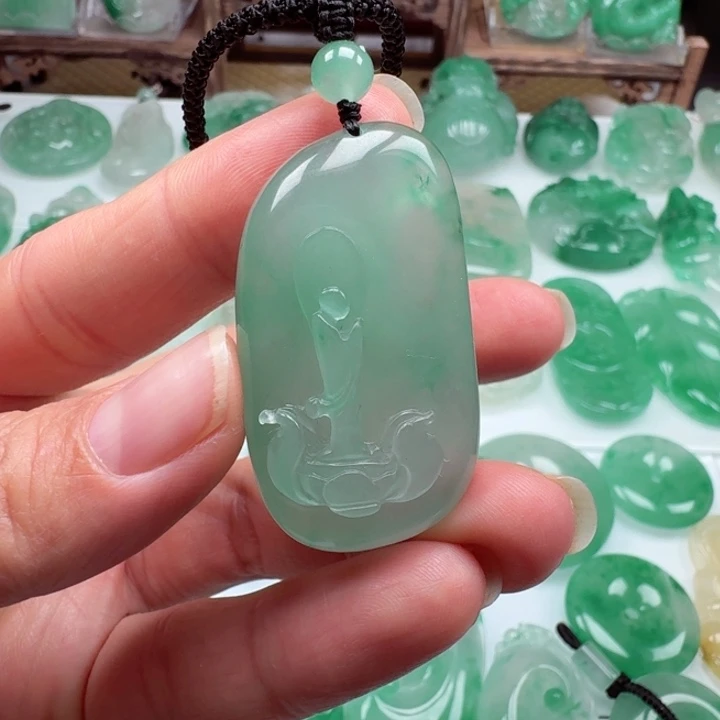 颈饰未镶嵌石英质玉