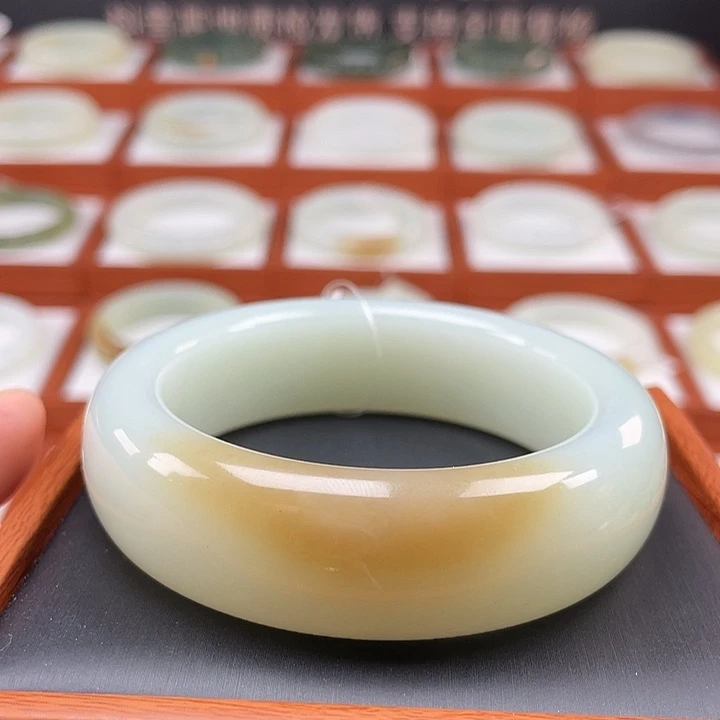 和田玉手镯未镶嵌新疆且末近矿