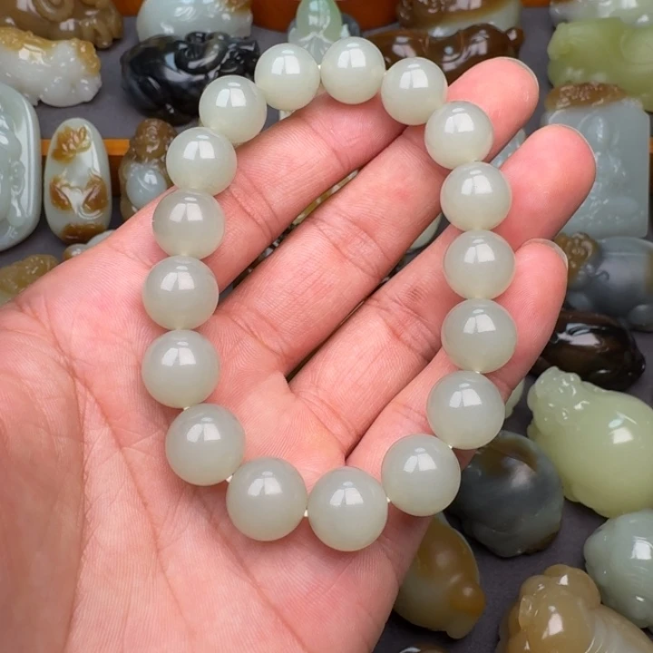 和田玉颈饰未镶嵌向**狼