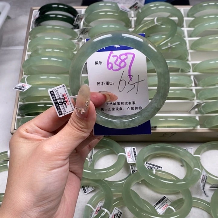 蛇纹石玉手镯未镶嵌大*孩