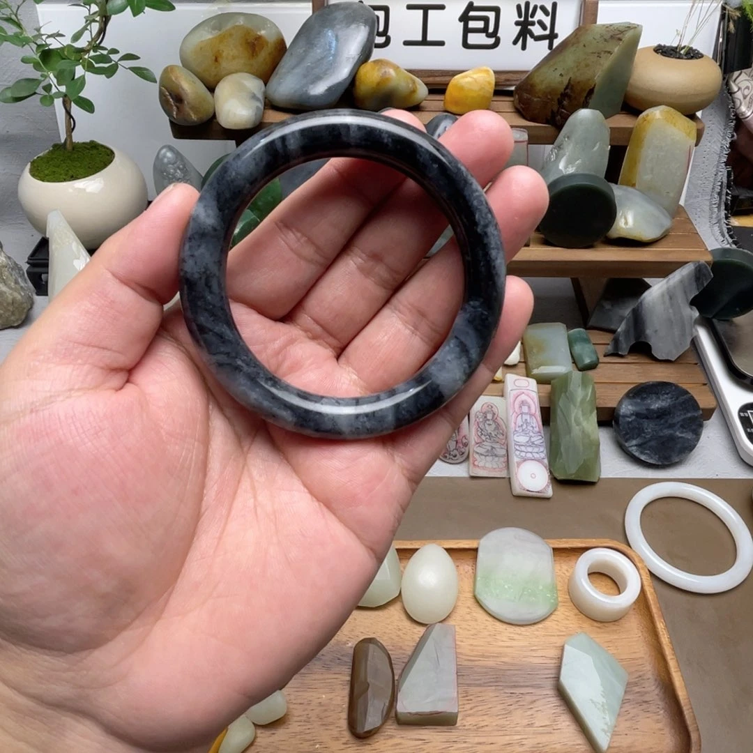 和田玉未镶嵌手镯