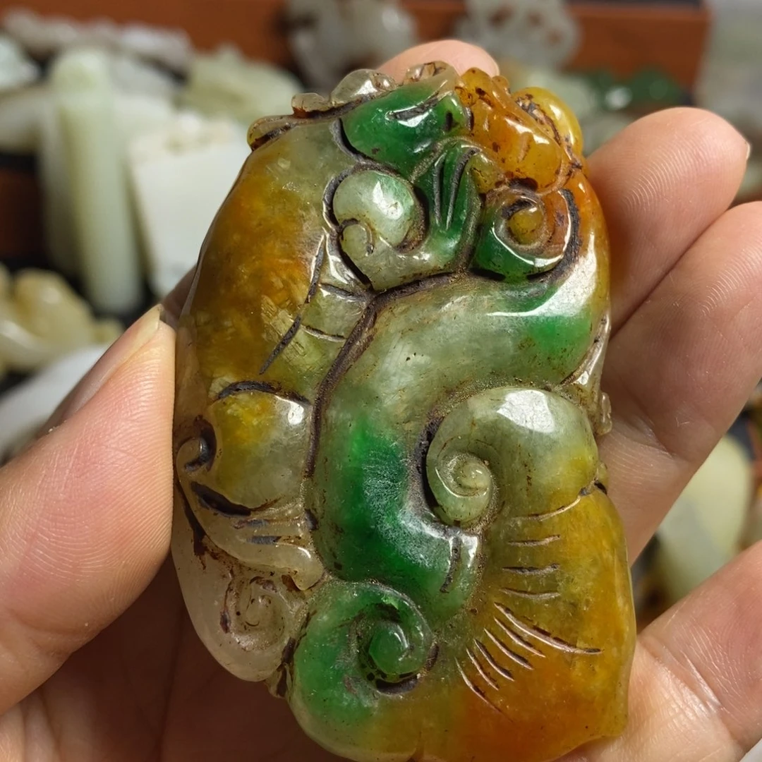 颈饰未镶嵌和田玉（糖玉）