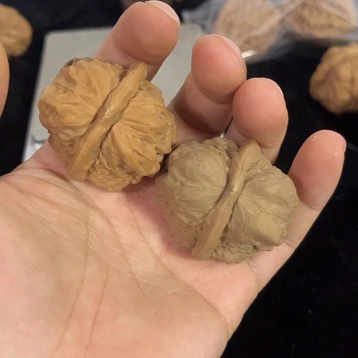 把件文玩核桃40左右蛤蟆头瑕疵色差练手，编号0006