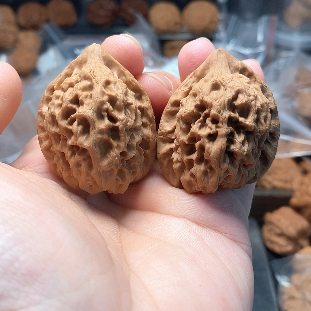 1文玩核桃血龙鸡心37-345