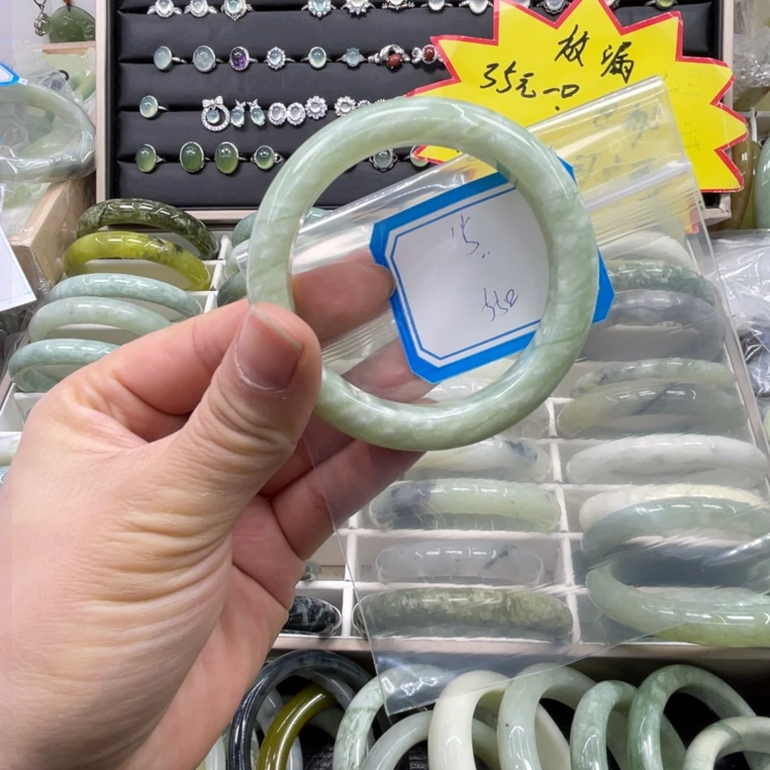 蛇纹石玉手镯未镶嵌