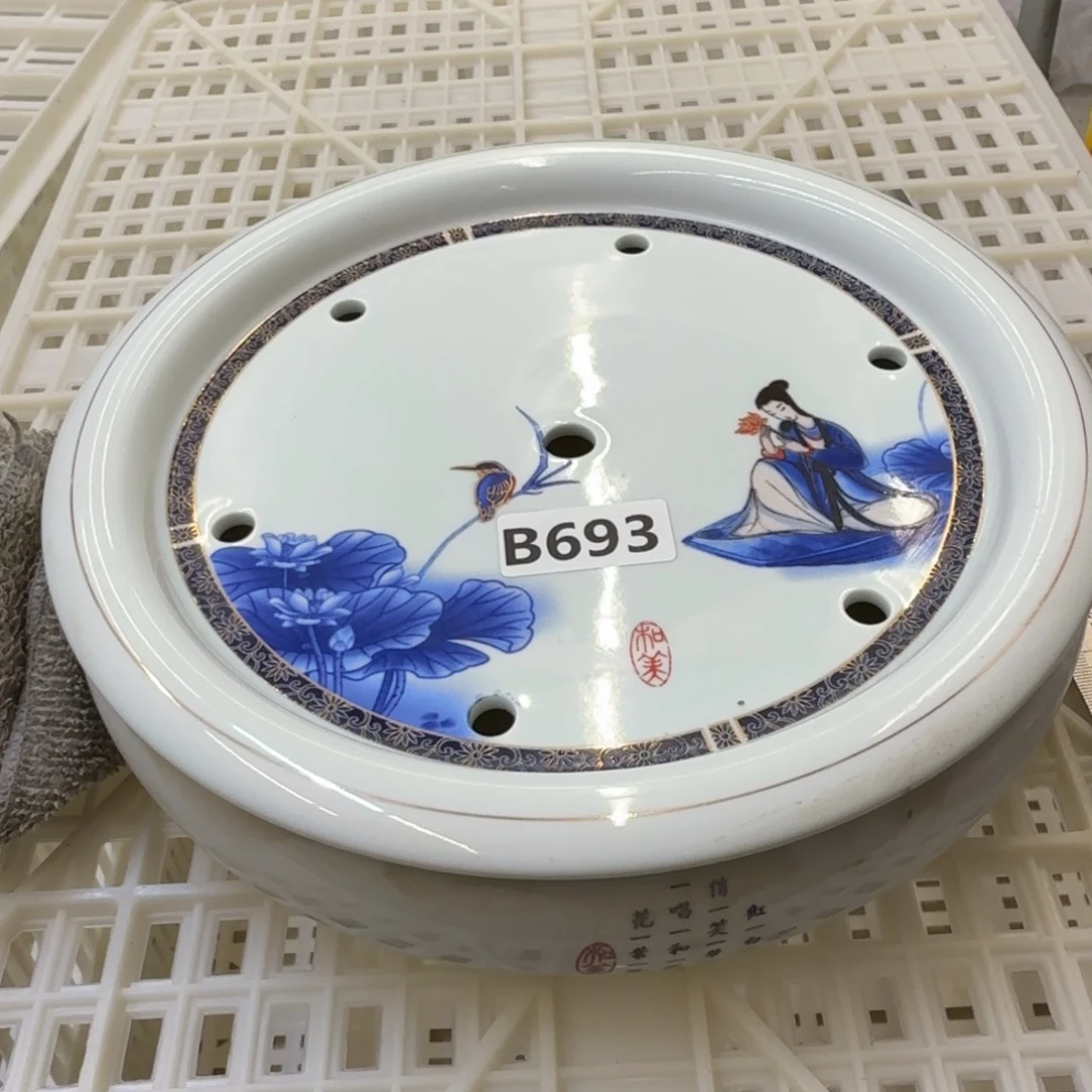 微瑕疵介意勿拍陶瓷器皿M276