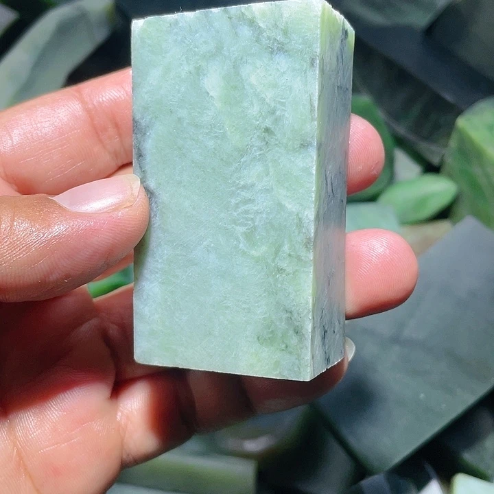 和田玉（碧玉）未镶嵌珠宝奇石