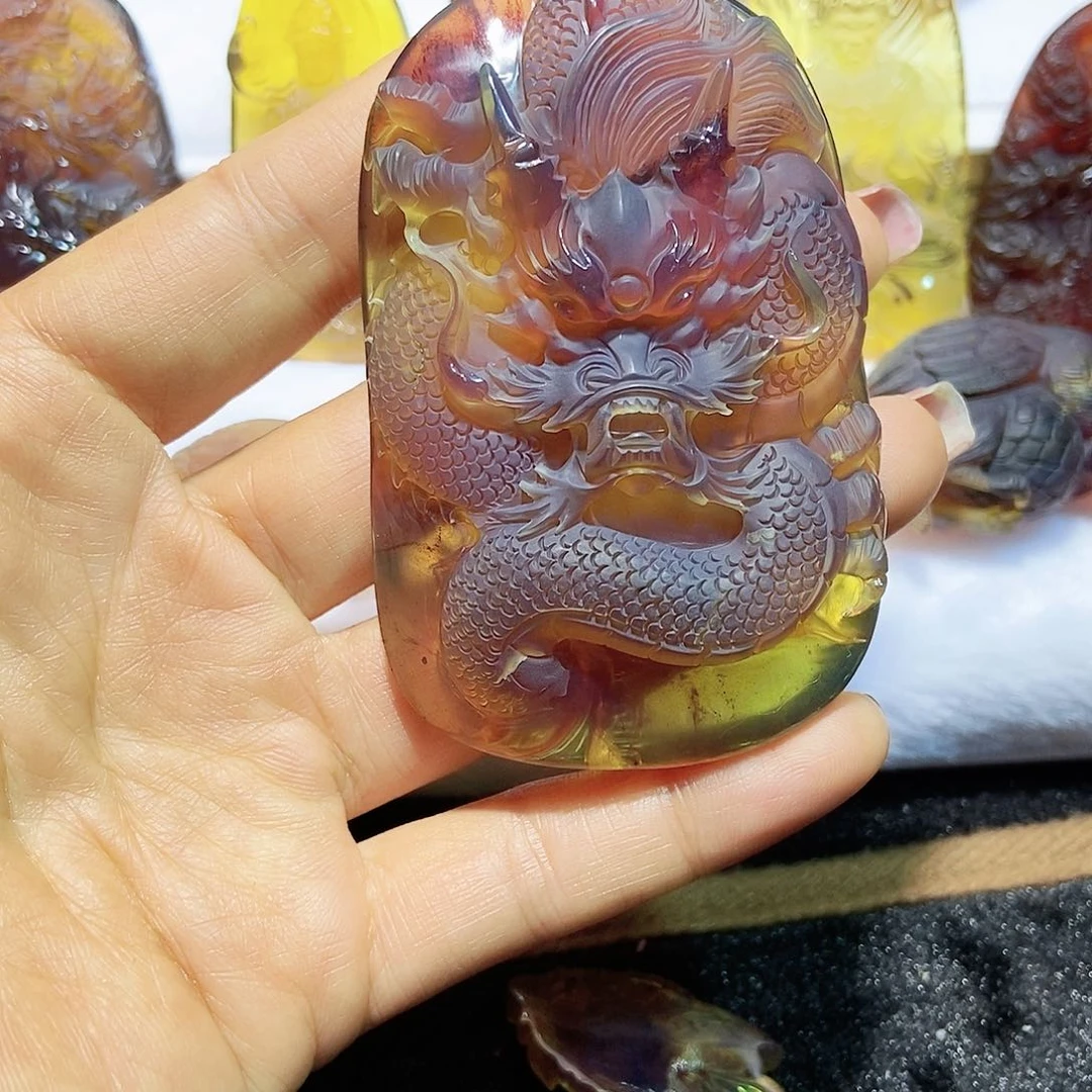 琥珀颈饰未镶嵌龙牌