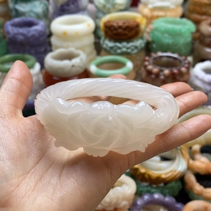 石英岩玉未镶嵌手镯圈口62