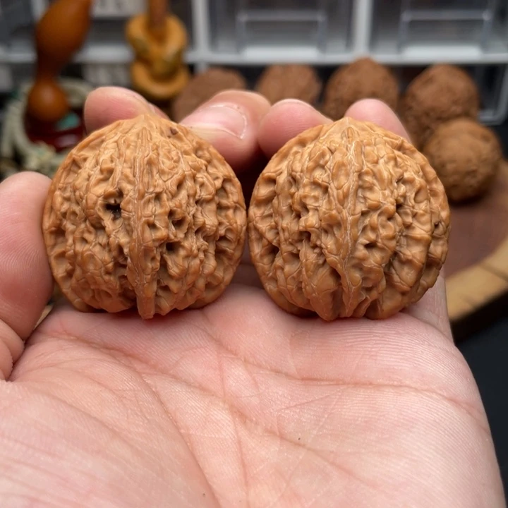 把件桃核野生蚂蚁纹虎头38头货