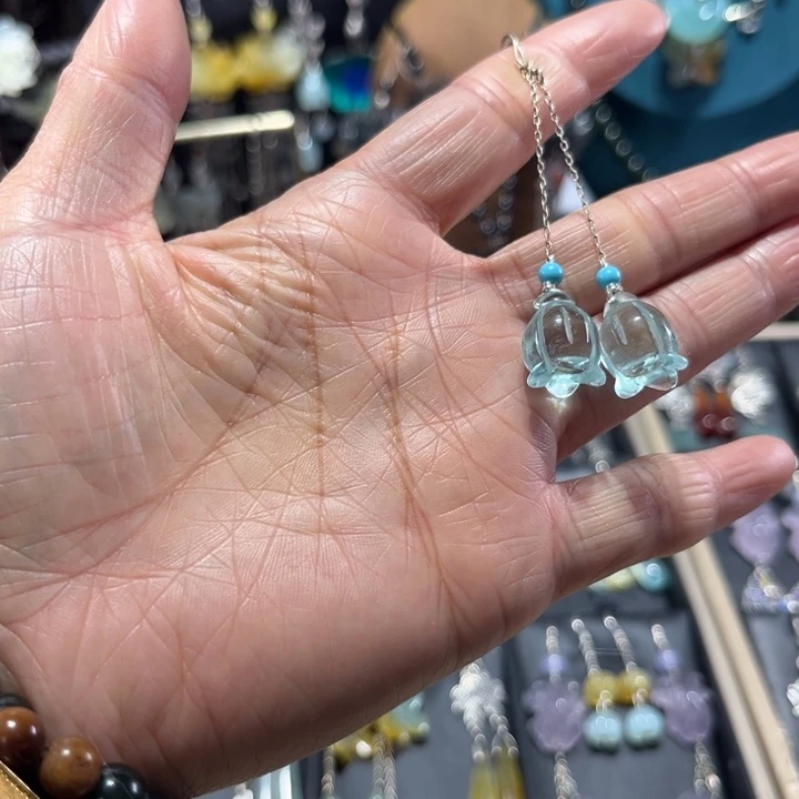 蛇纹石玉未镶嵌耳饰