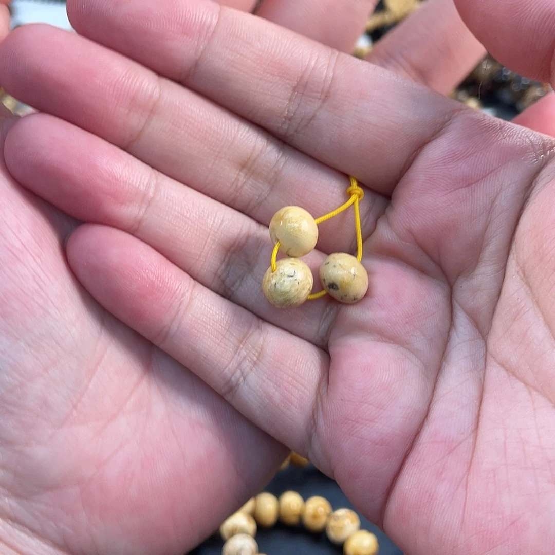 阿***哈琥珀未镶嵌裸石干白单珠
