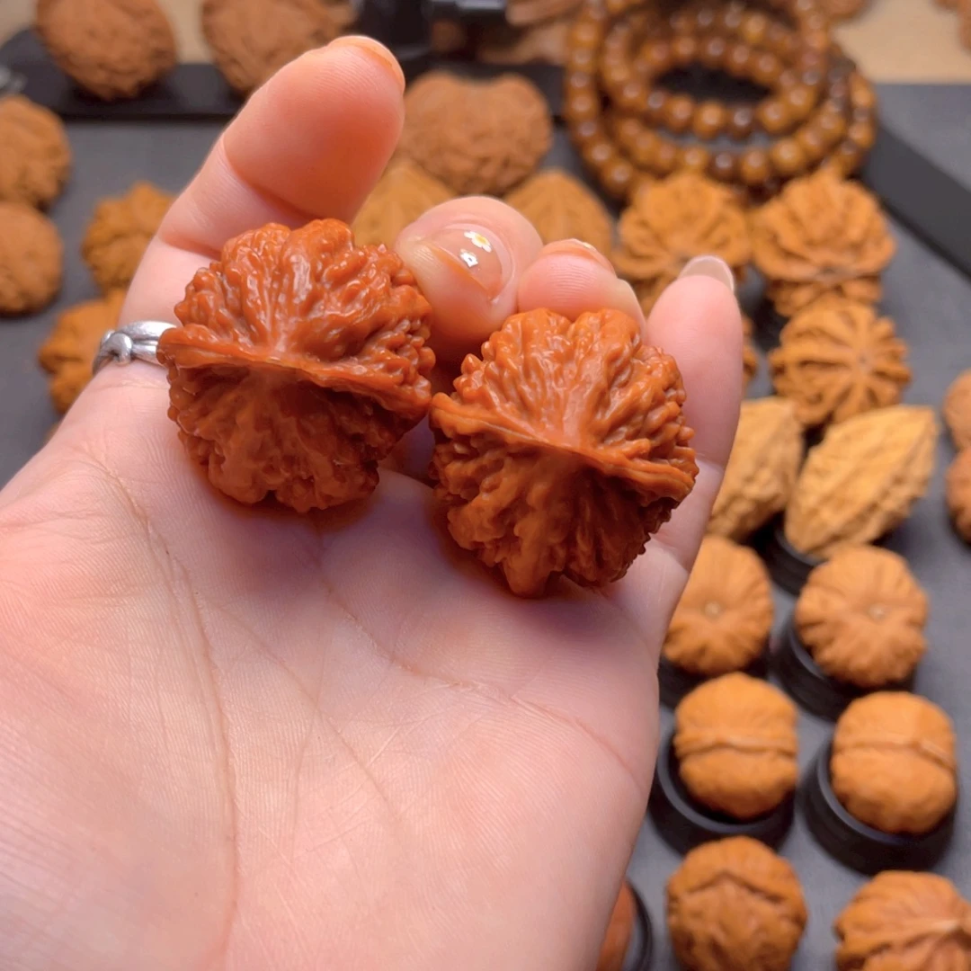 核桃文玩把件绣球微抛打底微色差