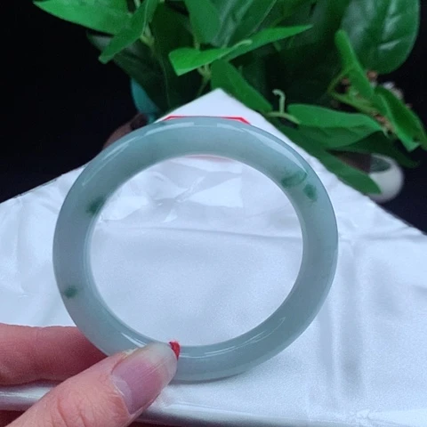 翡翠手镯未镶嵌      圆条53-54 飘蓝花