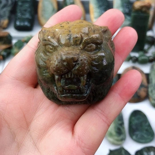 未镶嵌岫岩河磨玉（透闪石质玉）把件