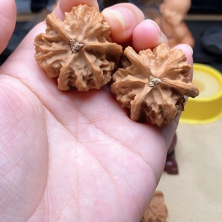 予***鱼文玩核桃吊坠文玩核桃
