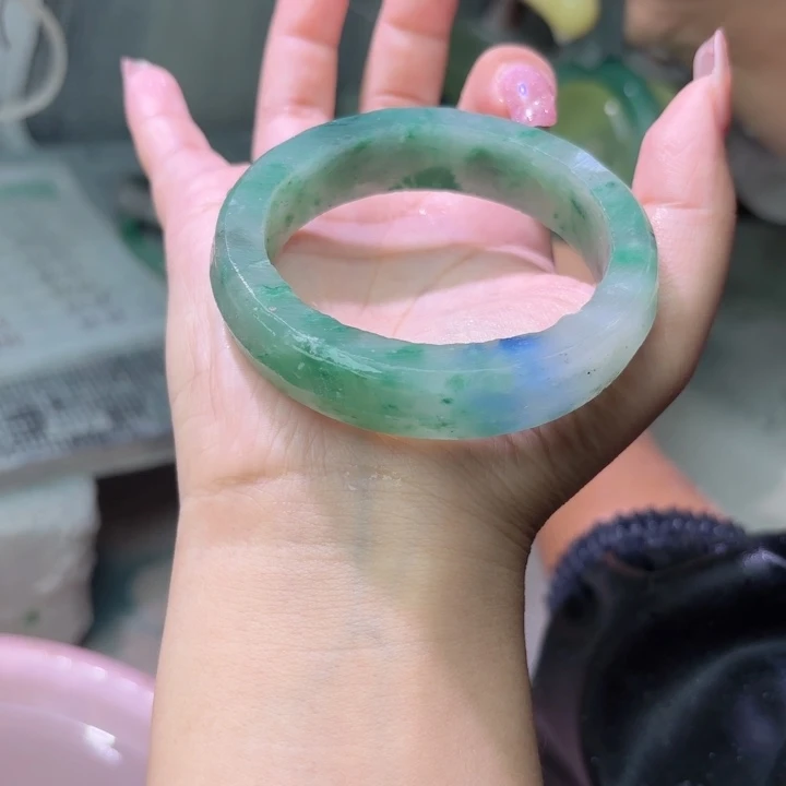 啊***黄未镶嵌手镯石英质玉（非洲翠）定制