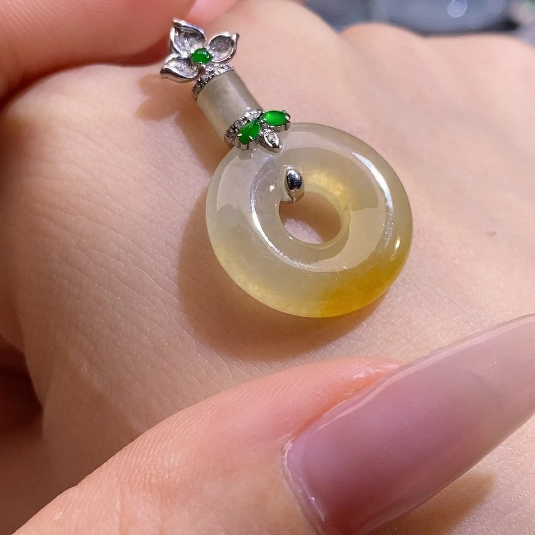 翡翠18K金镶嵌颈饰甜甜圈