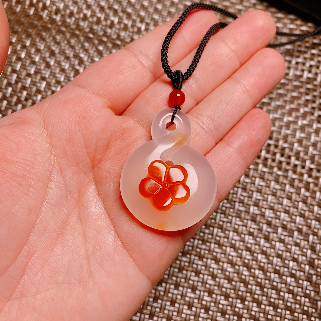天然玛瑙俏色手雕时来运转吊坠男女同款玛瑙扭转乾坤毛衣链挂件