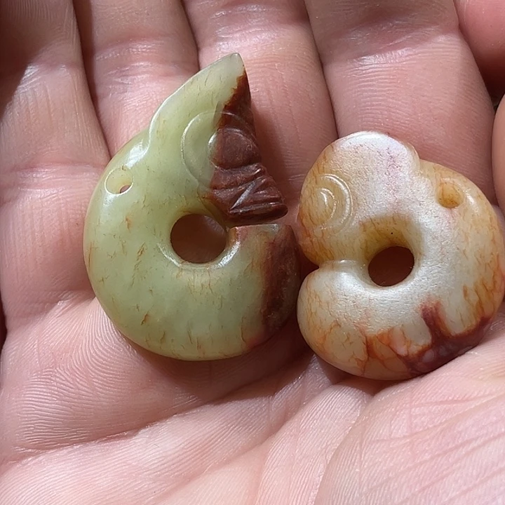 上***水玻璃颈饰品相好的