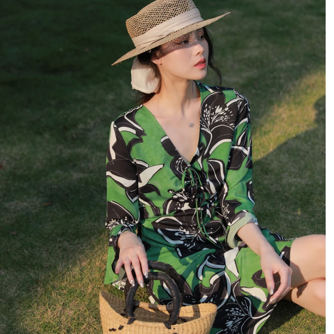 【博主同款】曼娅奴2025春夏新款设计感法式优雅艺术印花连衣裙女