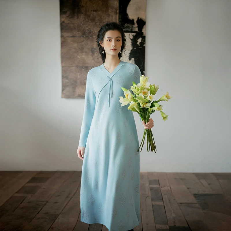 生活在左2024秋冬新品提花国风交襟领毛织连衣裙女1944091