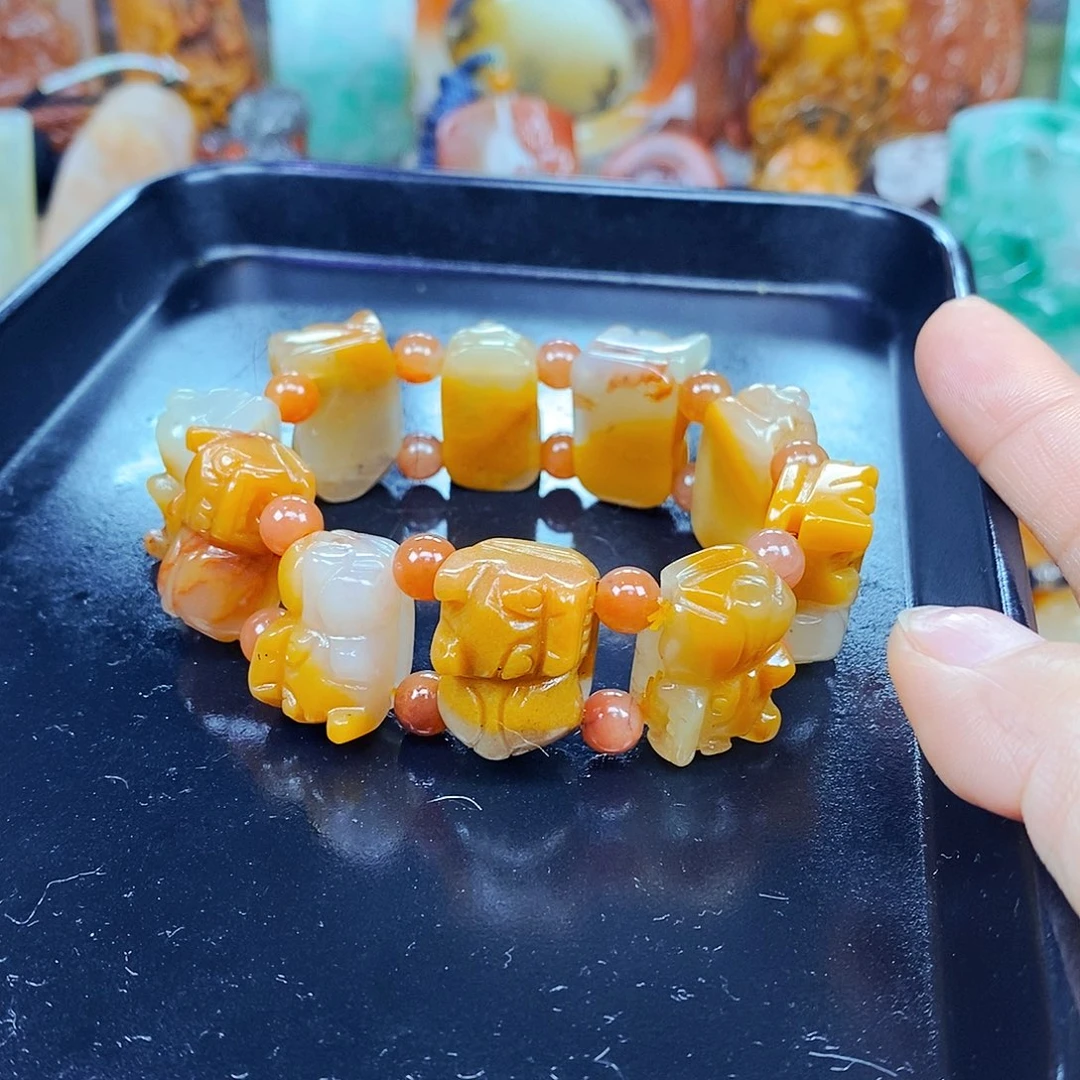 石英质玉（黄龙玉）未镶嵌颈饰