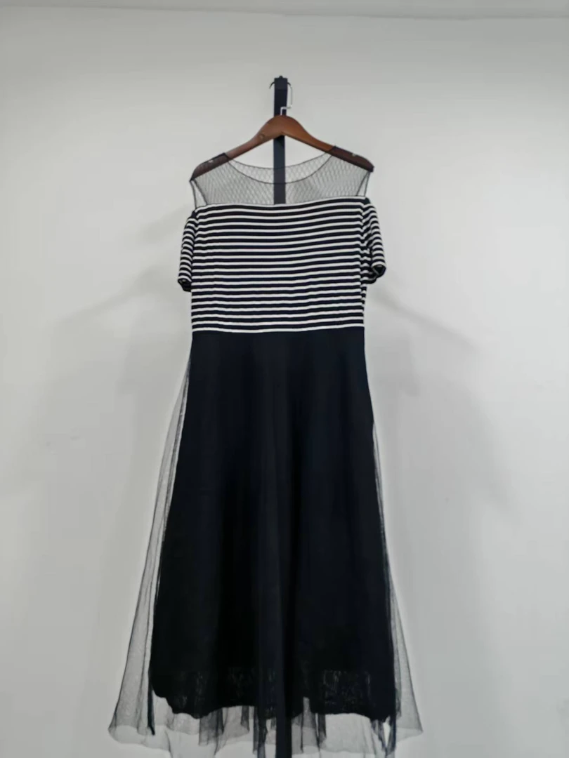 W291 镂空领条纹拼接连衣裙 默认微瑕 无运费险 接受不了勿拍