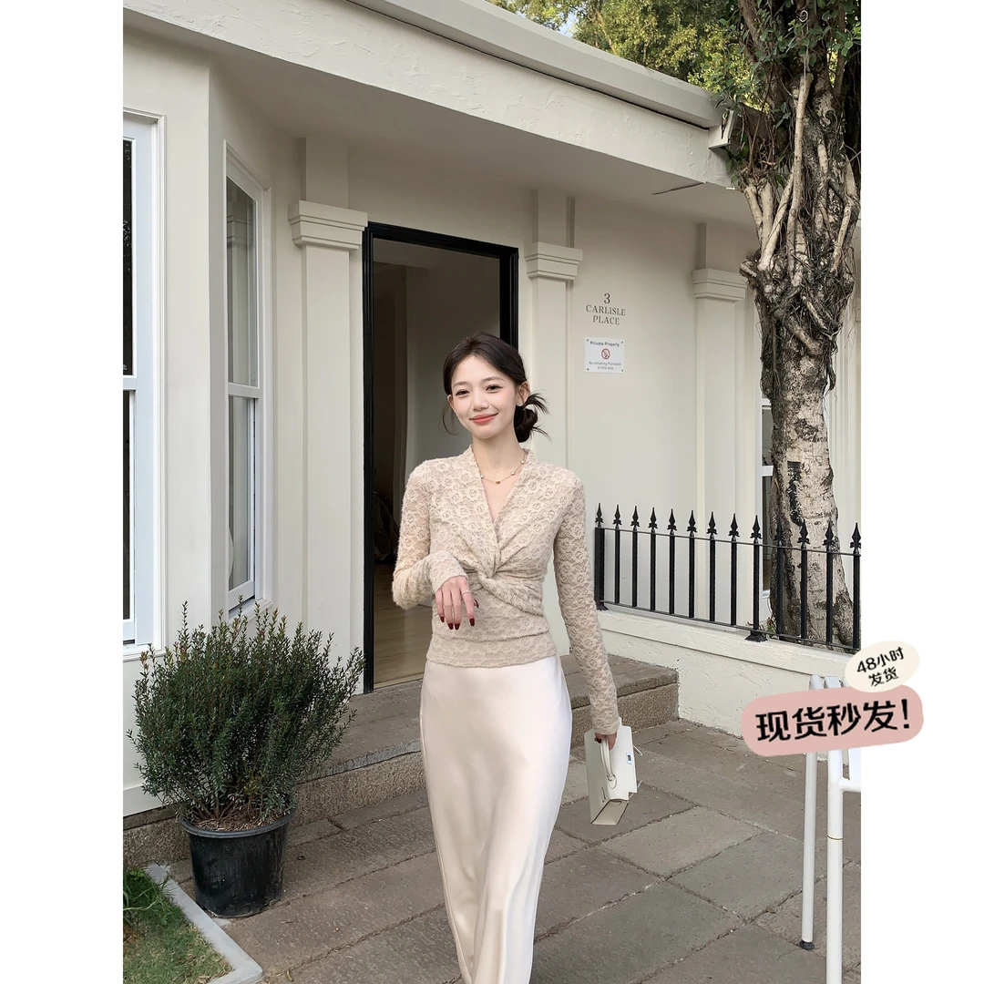 万万不熬夜【午夜山茶】早春新款蕾丝长袖设计感修身显瘦上衣