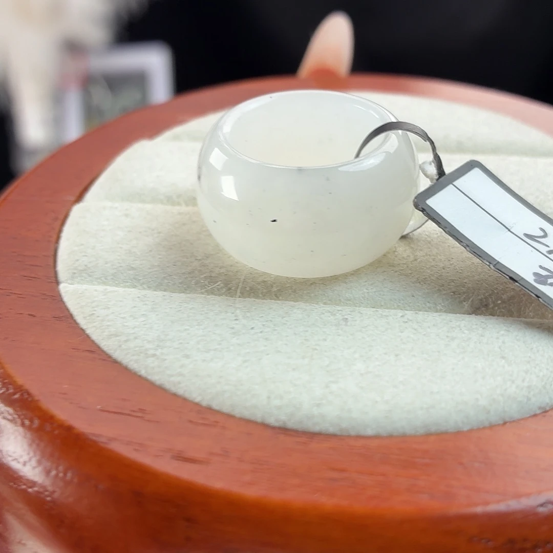 和田玉（糖玉）未镶嵌戒指r49冰白点墨墩墩