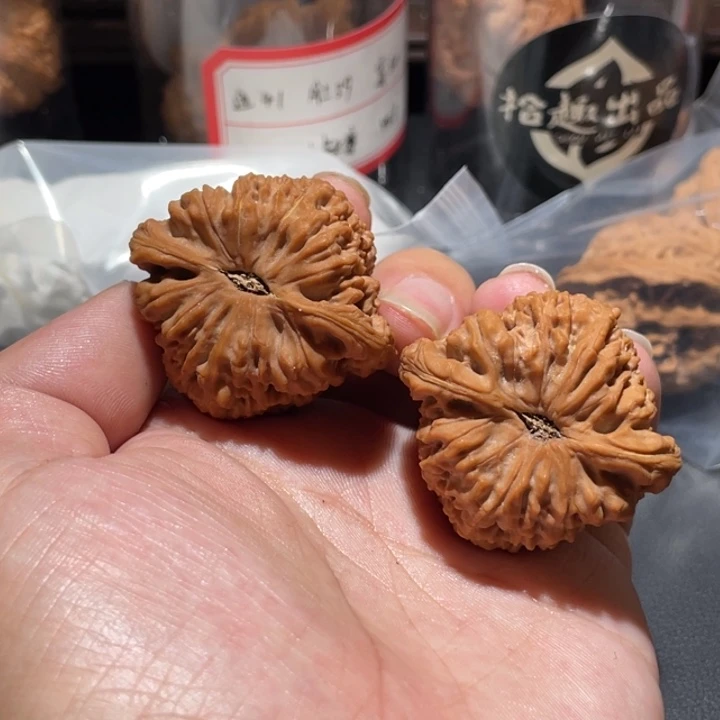 C***赵吊坠文玩核桃42正南疆