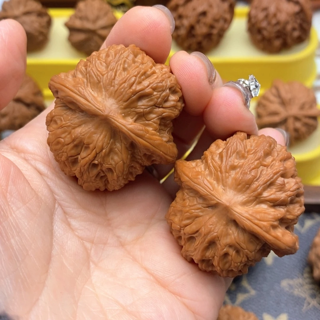 文玩核桃把件40尺精品血麒麟